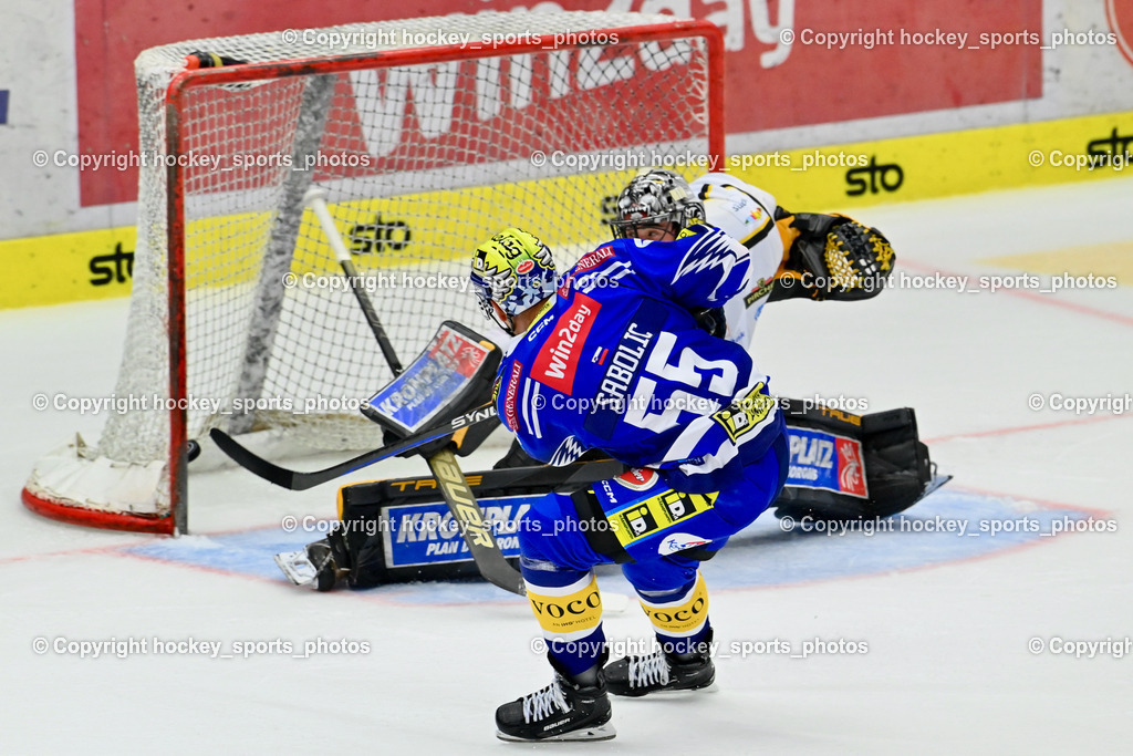 EC IDM Wärmepumpen VSV vs. HC Pustertal 8.10.2023 | Tor EC VSV, #55 SABOLIC Robert EC VSV,  #1 SMITH Jacob HC Pustertal, EC IDM Wärmepumpen VSV vs. HC Pustertal 8.10.2023, EC IDM Wärmepumpen VSV vs. HC Pustertal am 08.10.2023 in Villach (Stadthalle Villach), Austria, (Photo by Bernd Stefan)