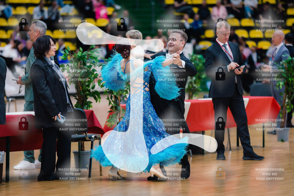 Hessen Tanzt WDSF Open Senior III Standard 99th (275) Lars Leschinger _ Julia Frangipani (TSZ Blau-Gold Casino Darmstadt)-2025-05-17-8249 | Webshop for digital downloads and prints of dance sport, event & show photographer Julian Link - Realisiert mit Pictrs.com