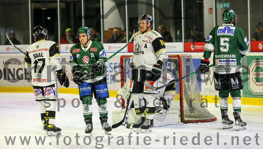 2023-11-17_054_TSV_Erding_gegen_EA_Schongau | Erding, Deutschland, 17.11.2023:
Eishockey, Bayernliga Vorrunde 2023 / 2024, 10. Spieltag, TSV Erding gegen EA Schongau, Endergebnis: 12:4

Stefan Saal (EA Schongau, #17), Paul Pfenninger (Erding Gladiators, #58), Mathias Schuster (EA Schongau, #88), Torwart Xaver Nagel (EA Schongau, #80), Florian Zimmermann (Erding Gladiators, #5)

Foto: Christian Riedel / fotografie-riedel.net