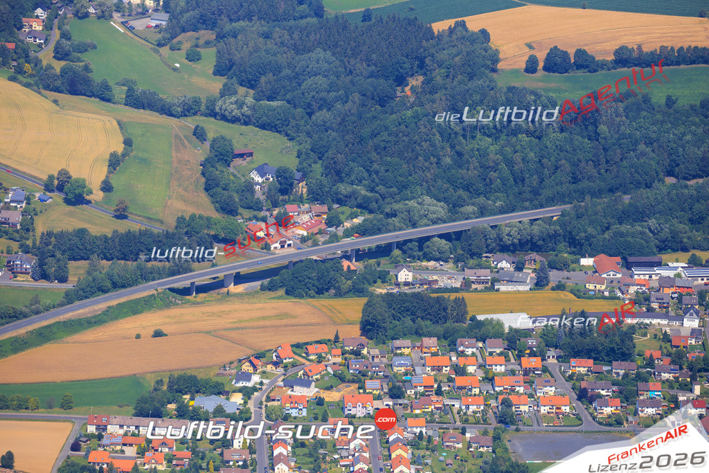 Die Luftaufnahme der Stadt Arzberg wurde vom UL-Flugzeug heraus erstellt ( keine Drohne )- hohe Auflösung für beste Qualität