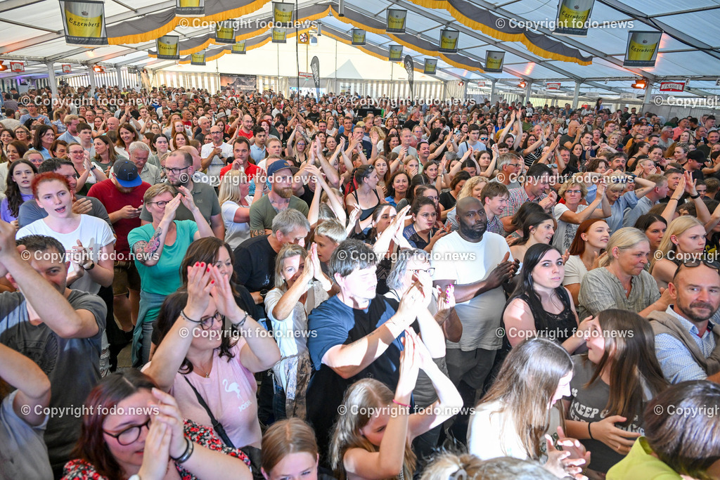 Schloss Eggenberg Josh_ 24.06.2023-9 | 24.06.2023, Eggenberg, AUT, Brauereifest 2023, im Bild Josh in Concert auf Schloss Eggenberg, Zuschauer, Besucher, Fans