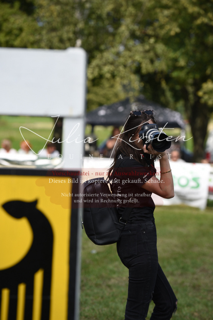 DSC_0095 | Pferde- und Turnierfotografie in Westsachsen. Pferdeportraits, Auftragszeichnungen und intuitive Kunst.