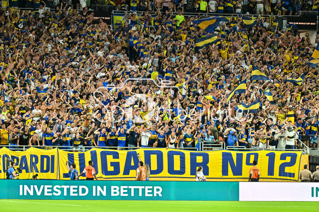 FC Bayern München - Boca Juniors | Die Fans der Boca Juniors jubeln ausgelassen nach dem Treffer zum 1-1 durch Miguel MERENTIEL (Boca Juniors 16) / Tor / Torschuetze / Freude / Happy / FIFA Club World Cup: FC Bayern Muenchen - Boca Juniors, Hard Rock Stadium am 20.06.2025 / NOT FOR SALE IN USA
