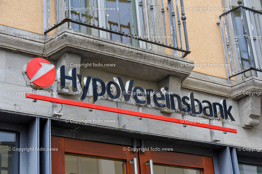 Deutschland_ Bayern_ Wuerzburg_ 23.01.2025-36 | 23.01.2025, Deutschland, GER, Bayern, Wuerzburg im Bild Themenbild, Stadtansichten, HypoVereinsbank, Bank, Versicherung, sparen, versichern, Geld, Finanzen, Schild, Logo, Leuchtreklame, Werbung, Reklame, Feature, Symbolbild