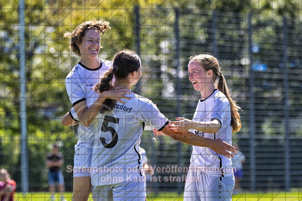 20260906_122743_0271-Bearbeitet_(c)_by_PhotoPeet | Jubel zum 2:01.FC Donzdorf (weiß) vs. 1.FC Heidenheim 1846 (rot), Fußball, Frauen-Verbandspokal Gruppe 2, 2. Runde, Saison 2026/2027, Rasenplatz Lautertal Stadion, Süßener Straße 16, 73072 Donzdorf, 06.09.2026 - 11:00 Uhr,Foto: PhotoPeet / Sport- &amp; Eventfotografie / Peter Harich