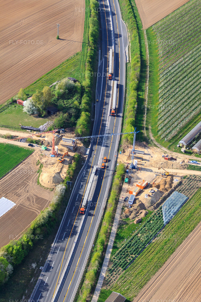 Luftbild: Erneuerung einer Brücke für einen Feldweg über die A65 in Kandel im Bundesland Rheinland-Pfalz in Deutschland. Foto: IMG_39378.jpg vom 09.04.2011 durch Werner Riehm/FLY-FOTO.de