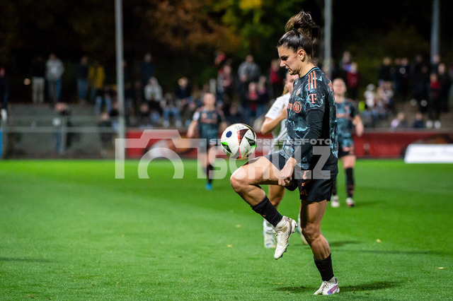 20241020NSZ_2118 | Jovana Damnjanovic (Bayern München,No.09) am BallDEU, Leverkusen, 20.10.2024 Fußball, Frauen, Google Pixel Frauen-Bundesliga, Saison 2024/2025, 7. Spieltag, Bayer 04 Leverkusen - FC Bayern MünchenDIE DFB-RICHTLINIEN UNTERSAGEN JEGLICHE NUTZUNG VON FOTOS ALS SEQUENZBILDER UND/ODER VIDEOÄHNLICHE FOTOSTRECKEN - Realisiert mit Pictrs.com