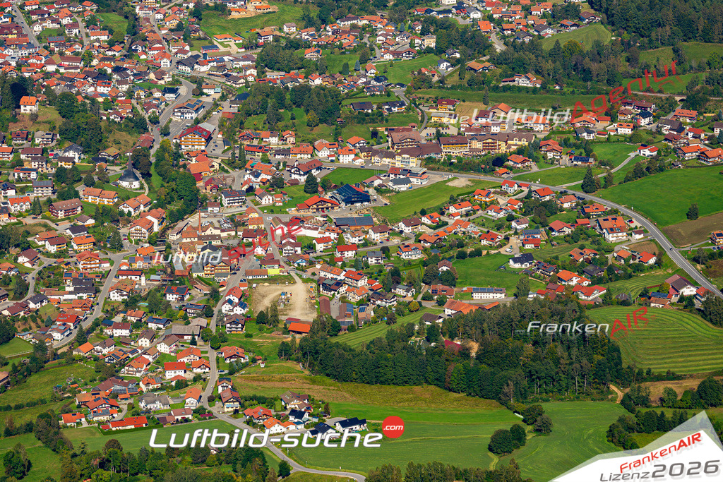 Das Luftbild der Stadt Bodenmais wurde 2021 vom Flugzeug heraus erstellt (keine Drohne) Aufnahmehöhe ca.450 Meter- hohe Bildauflösung und Druck-Qualität garantiert!