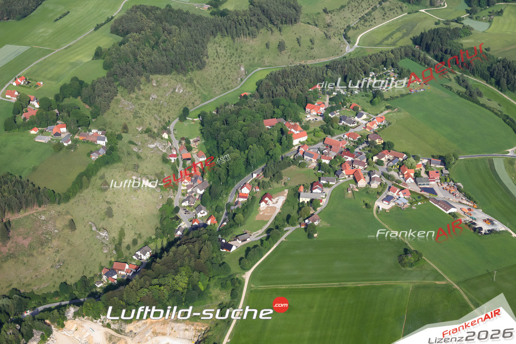 Die Luftaufnahme Kleinziegenfeld - Weismain wurde vom UL-Flugzeug (keine Drohne) aus fotografiert.Hohe Druck- Auflösung-die Geschenkidee!