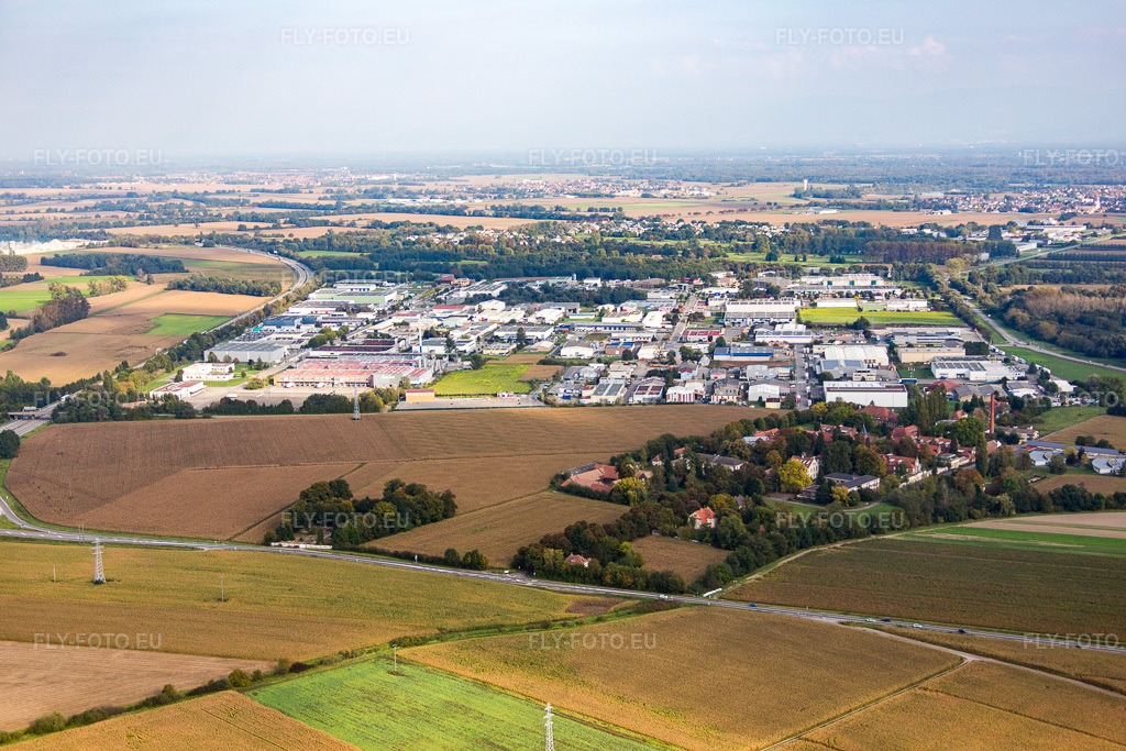Vue aérienne: Reichstett, zone industrielle à Hœrdt dans le département Bas Rhin, France. Photo: IMG_074103.jpg prise le 04/10/2014 par Werner Riehm/FLY-FOTO.eu – Résolution de l'original: 5472 x 3648 px