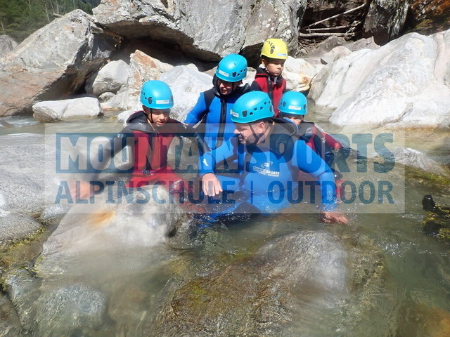 P7300369 | Bestelle die Bilder deines Berg- oder Wasser-Abenteuers mit Mountain Sports bequem von zu Hause aus direkt über unseren Online Fotoshop von pictrs.com. - Realisiert mit Pictrs.com