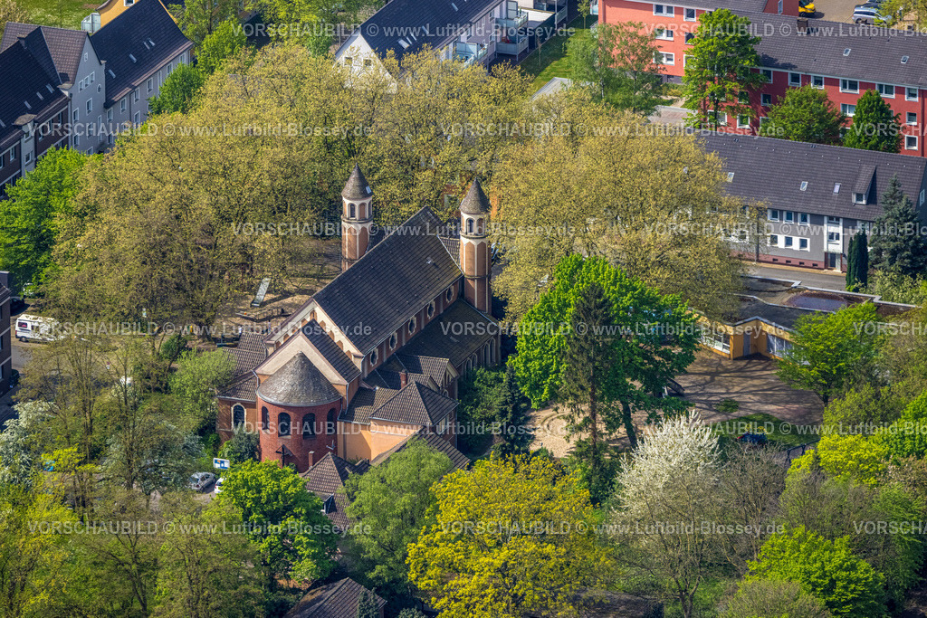 Oberhausen240401061 | Luftbild, ehemalige St. Peter Peterskirche umringt von Grünanlage  am Peterplatz, Alstaden, Oberhausen, Ruhrgebiet, Nordrhein-Westfalen, Deutschland