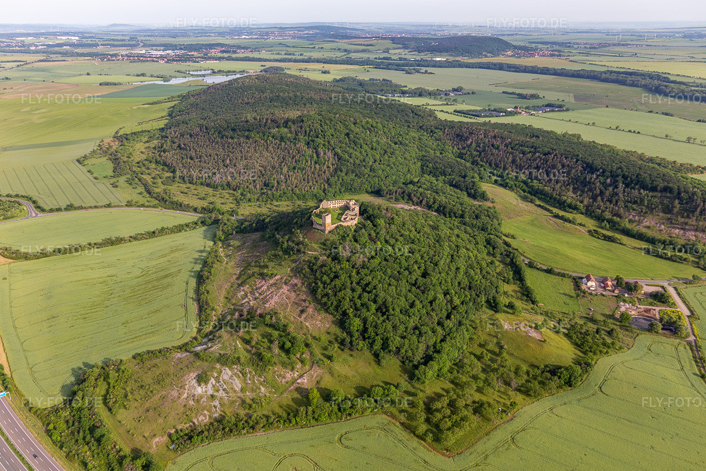 Luftbild: Burg Gleichen im Ortsteil Wandersleben in Drei Gleichen im Bundesland Thüringen in Deutschland. Foto: IMG_007679.jpg vom 15.06.2021 durch Werner Riehm/FLY-FOTO.de