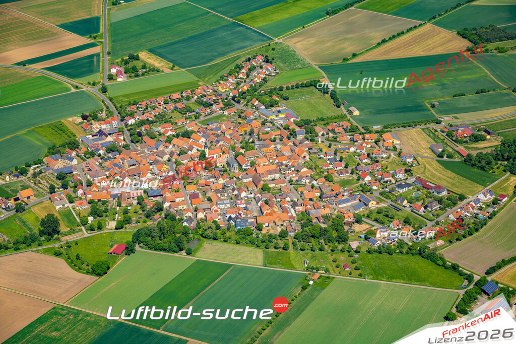 Die Luftaufnahme Hüttenheim - Willanzheim wurde 2022 vom Flugzeug aus (keine Drohne) erstellt. Hohe Auflösung -für große Poster und Wandbilder geeignet - Garantiert!