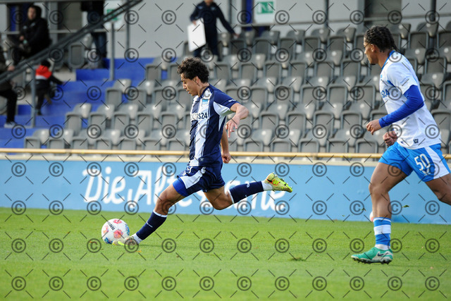 RGE_8100b | Hertha BSC, 2.Bundesliga, Herren, Saison 2025/26, Training, im Bild  Eliyas Strasner ( Hertha BSC ),  Fotograf:   Ralf Gebhardt - Realisiert mit Pictrs.com