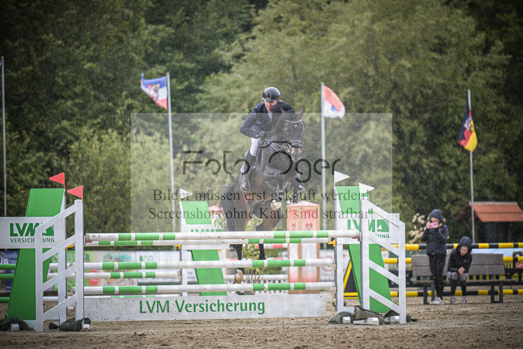 DOS_6448 | Entdecke hochwertige Reitturnierfotos von Foto Oger. Professionell, emotional und authentisch – jetzt Lieblingsmomente im Shop bestellen.Deutschlandweite Turnierfotografie. - Realisiert mit Pictrs.com