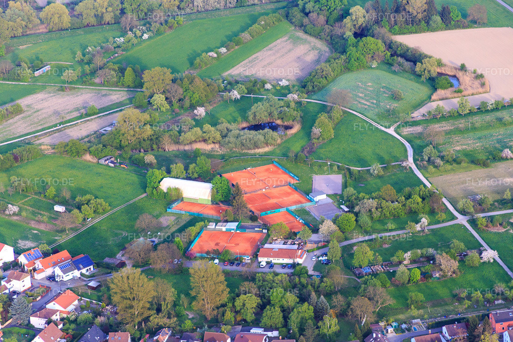 Luftbild: Tennisplätze des TV Maximiliansau im Ortsteil Maximiliansau in Wörth im Bundesland Rheinland-Pfalz in Deutschland. Foto: IMG_077945.jpg vom 24.04.2015 durch Werner Riehm/FLY-FOTO.de