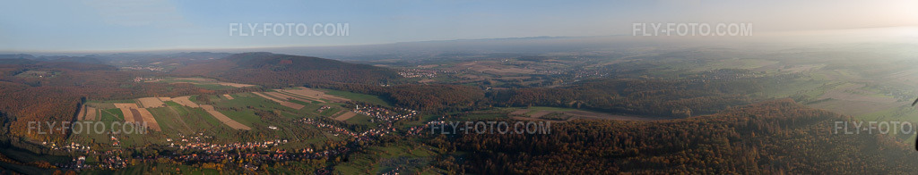 Aerial view: Panorama in Langensoultzbach in the state Bas-Rhin, France. – Photo: IMG_54120-Pano.jpg taken on 10/21/2012 by Werner Riehm/FLY-FOTO.com – Resolution of the original: 20859 x 3984 px