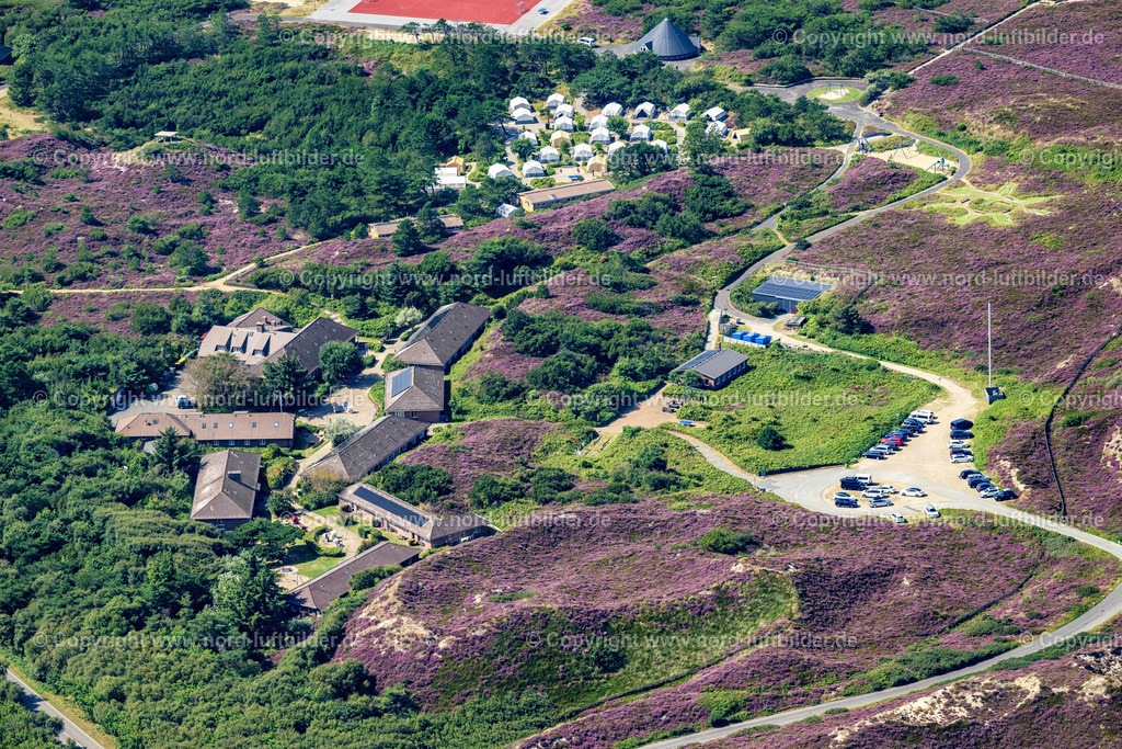 Sylt_List_Jugendseeheim_Kassler_Kogge_ELS_4072130825 | LIST 13.06.2025 Gebäude der Jugendherberge " Jugendseeheim Sylt " "Kassler Kogge" in List auf der Insel Sylt im Bundesland Schleswig-Holstein, Deutschland. Weiterführende Informationen bei: Jugendheim Kassler Kogge Sylt. // Building of the youth hostel "Jugendseeheim Sylt" "Kassler Kogge" in List on the island of Sylt in the federal state of Schleswig-Holstein, Germany. Further information at: Jugendheim Kassler Kogge Sylt. Foto: Martin Elsen