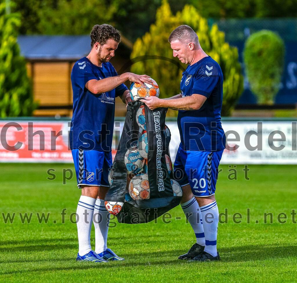 2023-07-25_017_FC_Langengeisling_III_gegen_SV_Riedmoos_III | Erding, Deutschland, 25.07.2023:
Fußball, C-Klasse 2023 / 2024, Testspiel, FC Langengeisling III gegen SV Riedmoos e.V. 1959 III, Endergebnis: 3:5

Foto: Christian Riedel / fotografie-riedel.net