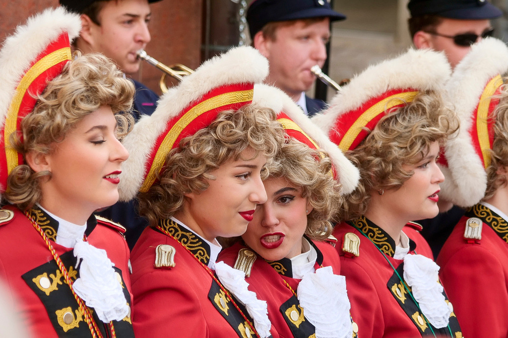 Fasnet | Weil der Stadt - Die Fasnet geht los: Die Narrenzunft AHA startet in die Saison mit dem traditionellen Aufwecken der Hexe auf dem Marktplatz. - Realisiert mit Pictrs.com