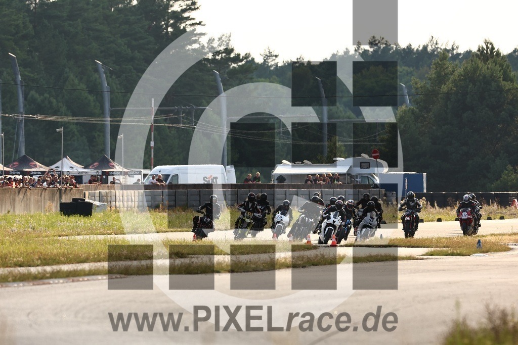 start-20240803_05322 | Schöne Erinnerungen an spannende Momente - das festzuhalten ist unser Job. PIXELrace.de ist seit 2003 auf den Rennstrecken Europas unterwegs um die Action draußen beim Fahren und die wunderbare Stimmung imm Fahrerlager für euch einzufangen.
