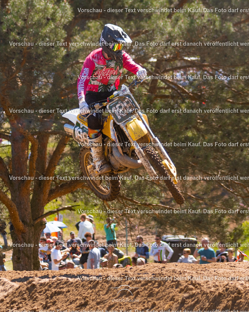 20260501_MCWriezen-3079 | Sportfotografin aus Berlin-Brandenburg mit Fokus auf Motocross. Ich halte deine sportliche Leistung und echte Emotionen auf und neben der Strecke professionell fest. Entdecke die Fotos von deinem Rennen und bestelle sie direkt hier im Shop.