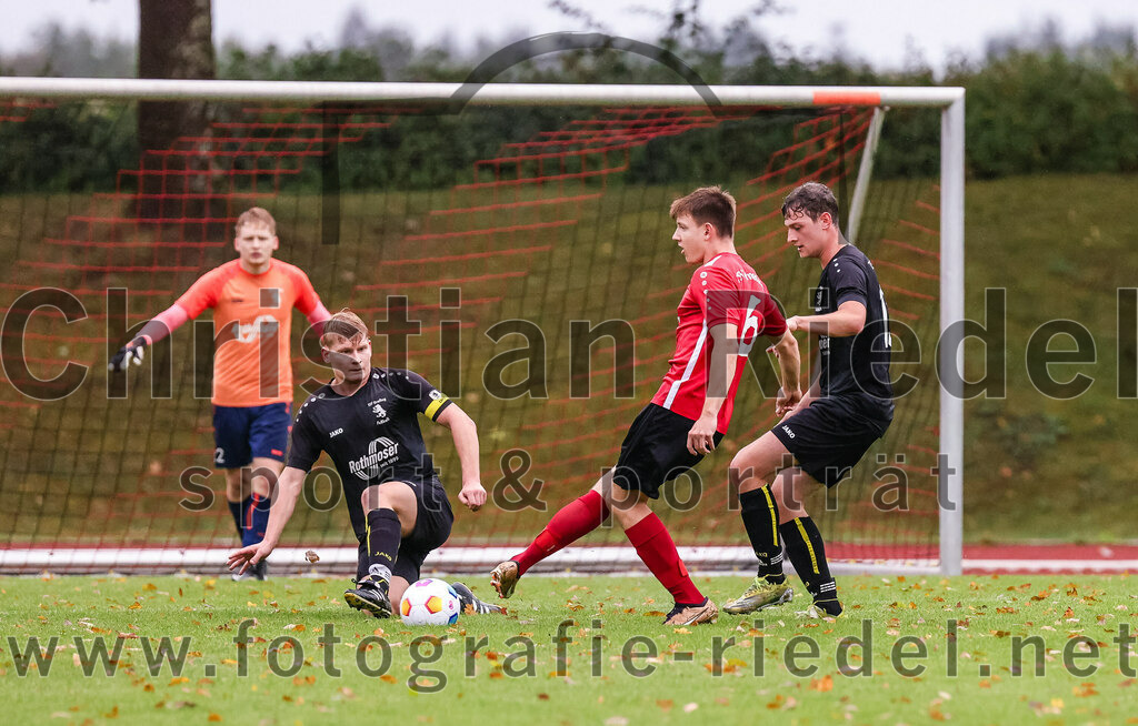 2023-08-27_047_TSV_Zorneding_II_gegen_TSV_Grafing_II | Zorneding, Deutschland, 27.08.2023:
Fußball, A-Klasse 2023 / 2024, 2. Spieltag, TSV Zorneding II gegen TSV Grafing II, Endergebnis: 5:1

Leonhard Oswald (TSV Grafing, #4), Paul Freihaut (TSV Zorneding, #6), Mergim Djumsiti (TSV Grafing, #10)

Foto: Christian Riedel / fotografie-riedel.net