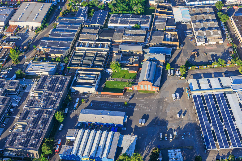 Luftbild: alte Schildkrötfabrik von Nordosten im Ortsteil Neckarau in Mannheim im Bundesland Baden-Württemberg in Deutschland. – Foto: IMG_157189.jpg vom 18.06.2026 durch Werner Riehm/FLY-FOTO.de – Auflösung des Originals: 5384 x 3590 px – AlteSchildkrötfabrik