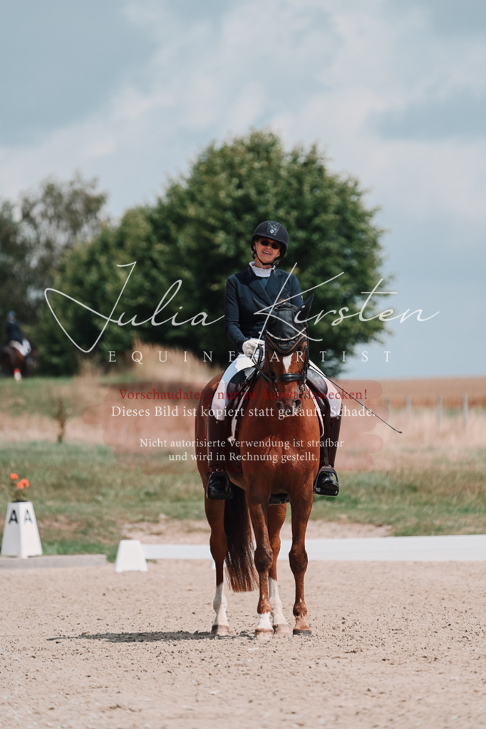 DSC_3835 | Pferde- und Turnierfotografie in Westsachsen. Pferdeportraits, Auftragszeichnungen und intuitive Kunst.
