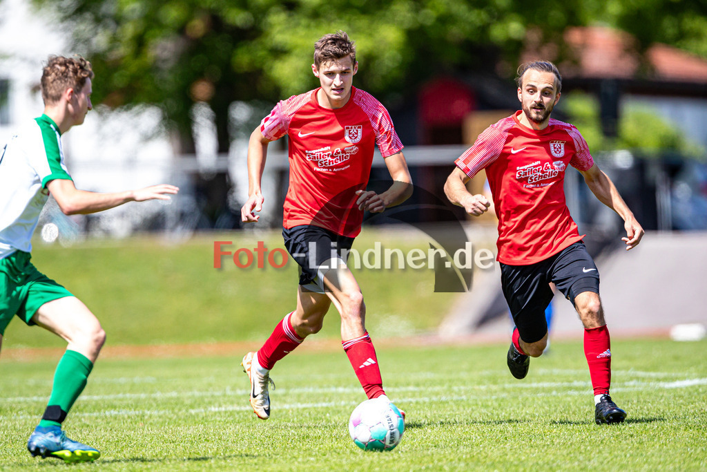 TSV Peißenberg vs Lenggrieser SC | Abstiegs Qualifikationsrunde Kreisliga Gruppe C, TSV Peißenberg vs Lenggrieser SC, 20240504,
Michael GLADIATOR (TSVP 17) in Aktion,
2024-05-04 in Peißenberg (Sportplatz Peißenberg)
Michael GLADIATOR (TSVP 17), Johannes JUNGMANN (TSVP 10)
Copyright: WolfgangxLindner www.foto-lindner.de