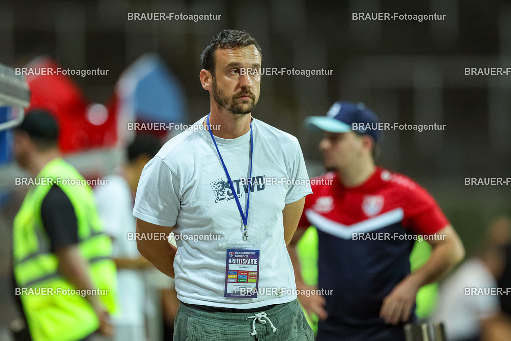 SB_KFCBAU_20250815_5864.JPG -  - KFC Uerdingen - SF Baumberg - Oberliga Niederrhein | Krefeld, Deutschland, 15.08.25: Geschäftführer Sport Michael Nagorny (KFC Uerdingen) schaut während des Oberliga Niederrhein Spiels zwischen KFC Uerdingen - SF Baumberg in der Grotenburg Stadion am 15. August 2025 in Krefeld, Deutschland. (Foto von Stefan Brauer/Brauer-Fotoagentur)