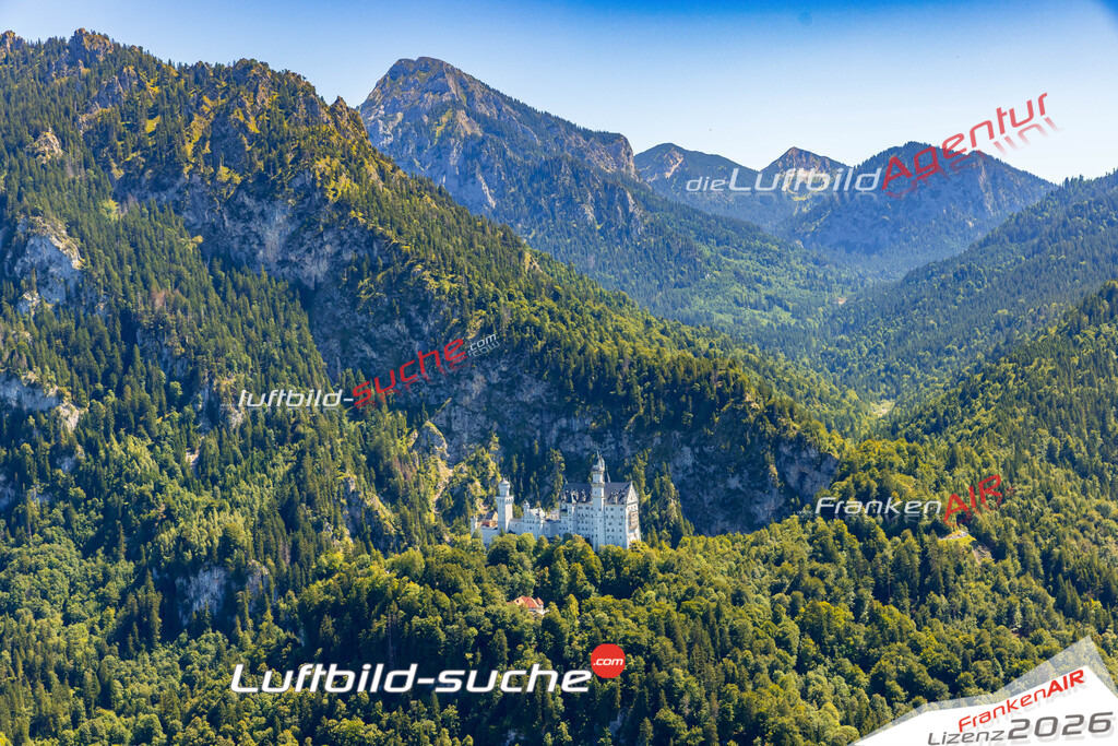 Luftaufnahme von Schloss Neuschwanstein Schwangau Bild- Das Luftbild wurde 2025 vom UL-Flugzeug heraus erstellt ( keine Drohne ) - Hochauflösende Luftaufnahme -Nicht vergleichbar mit Google Maps oder Satelittenbilder- Die Geschenkidee !Mit Lizenz und Bildrechte bestellbar
