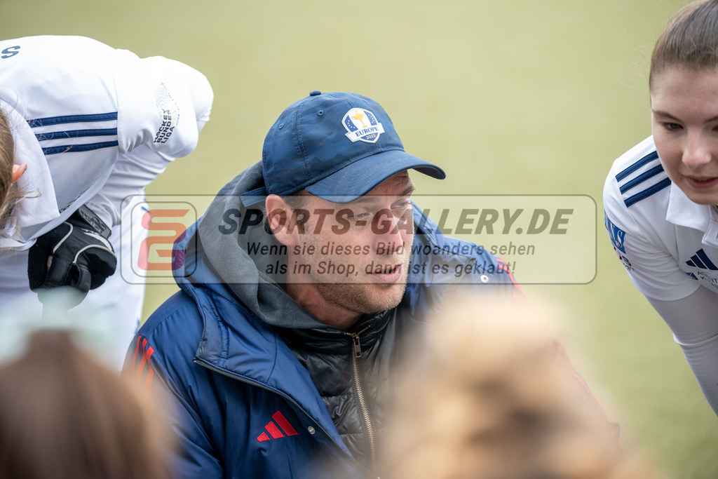 SFE_20240421_0023 | Düsseldorf, Deutschland, 21.04.2024: Nico Sussenburger (Düsseldorfer HC) in Aktion waehrend des Spiels der Feldhockey 1. Bundesliga Damen zwischen Düsseldorfer HC - Münchener SC im Düsseldorfer Hockeyclub 1905 e.V. am 21.04.2024 in Düsseldorf, Deutschland. (Foto von Stephan Fehrmann)

Düsseldorf, Germany, 21.04.2024: Nico Sussenburger (Düsseldorfer HC) in action during the game of Feldhockey 1. Bundesliga Damen between Düsseldorfer HC - Münchener SC in Düsseldorfer Hockeyclub 1905 e.V. at 21.04.2024 in Düsseldorf, Deutschland. (Foto from Stephan Fehrmann)