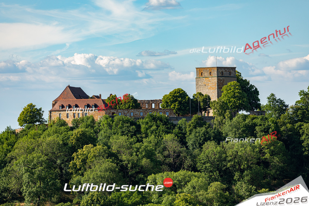 Die Luftaufnahme Giechburg - Scheßlitz wurde 2022 vom Flugzeug aus (keine Drohne) erstellt. Hohe Auflösung -für große Poster und Wandbilder geeignet - Garantiert!
