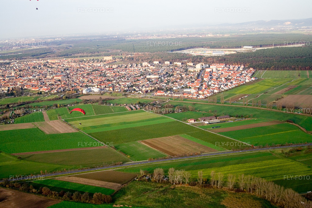 Luftbild: Stadt von Südwesten in Hockenheim im Bundesland Baden-Württemberg in Deutschland. Foto: IMG_4880.jpg vom 26.11.2006 durch Werner Riehm/FLY-FOTO.de