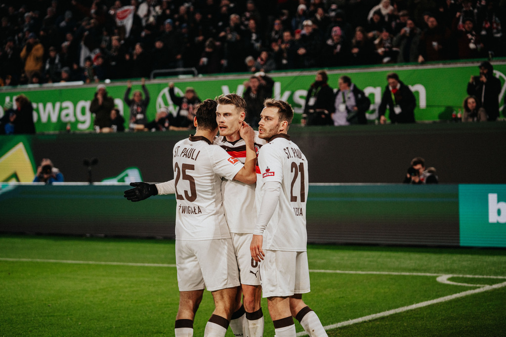 FCP08888 | Der offizielle Shop für FC St. Pauli Fotos. Wähle aus Spielszenen & Fanmomenten dein FCSP Wunschformat. Wir liefern Millerntor-Atmosphäre.