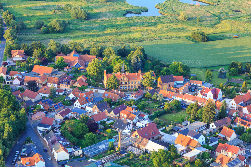 Luftbild: Rathaus / Gemeindeverwaltung im Ortsteil Frose in Seeland im Bundesland Sachsen-Anhalt in Deutschland. Foto: IMG_148045.jpg vom 11.06.2025 durch Werner Riehm/FLY-FOTO.de