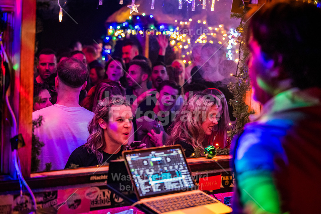 26-11-2024-RUDOLPHS-SCHLITTENBAR-LEIPZIG-LEIPZIG-COPYRIGHT-JON-RENKER-BILD-0042 | Erleben Sie unvergessliche Momente mit unserem professionellen Eventfotografen. Wir fangen Emotionen und Höhepunkte Ihrer Veranstaltung ein – von Festivals über Firmenfeiern bis zu Jubiläen. Vertrauen Sie auf kreative Perspektiven und hochwertige Bilder.  - Realisiert mit Pictrs.com