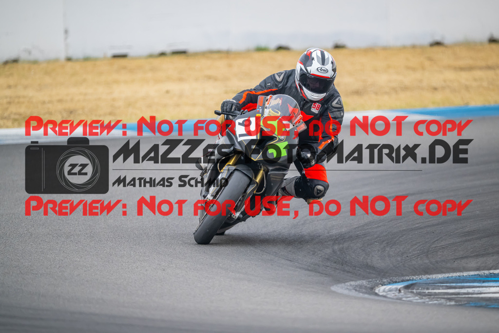 MaZZes-Fotomatrix-20260809-581272 | R1