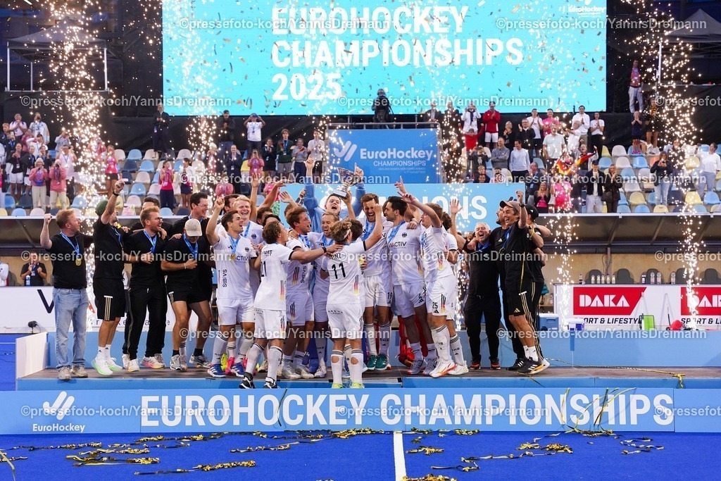 xydrx16082509001 | 16.08.2025, xydrx, Herren EuroHockey Championship 2025, Finale, Niederlande - Deutschland, Sparkassenpark Mönchengladbach:  die Deutsche Nationalmannschaft gewinnt die Europameisterschaft