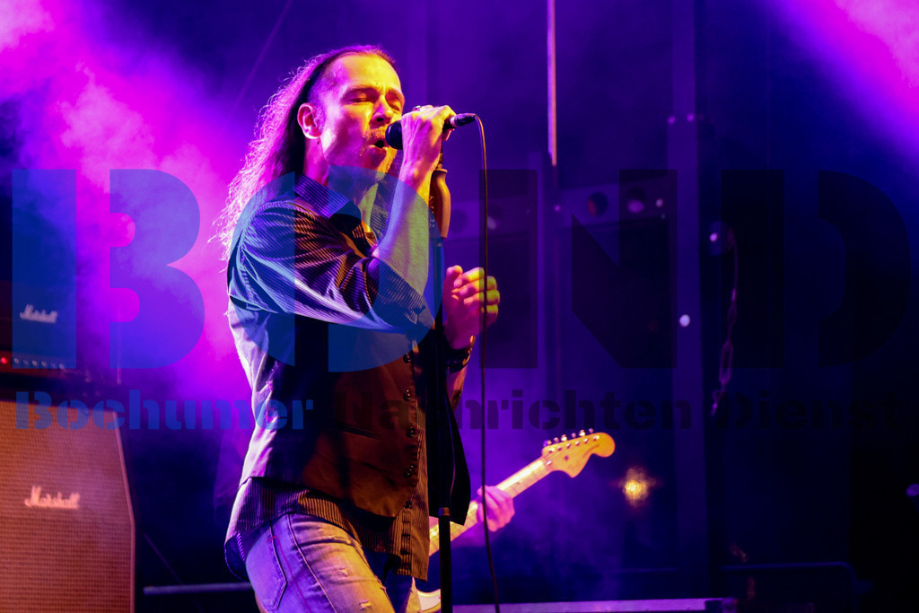 Purple Rising  {date} -  | {headline}(Foto: Sebastian Sendlak / BOND) - Realisiert mit Pictrs.com