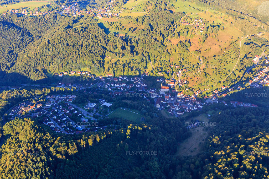 Luftbild: Dorf im Lautertal am Morgen aus Osten im Ortsteil Roßstaig in Spiegelberg im Bundesland Baden-Württemberg in Deutschland. Foto: IMG_093741.jpg vom 23.08.2016 durch Werner Riehm/FLY-FOTO.de
