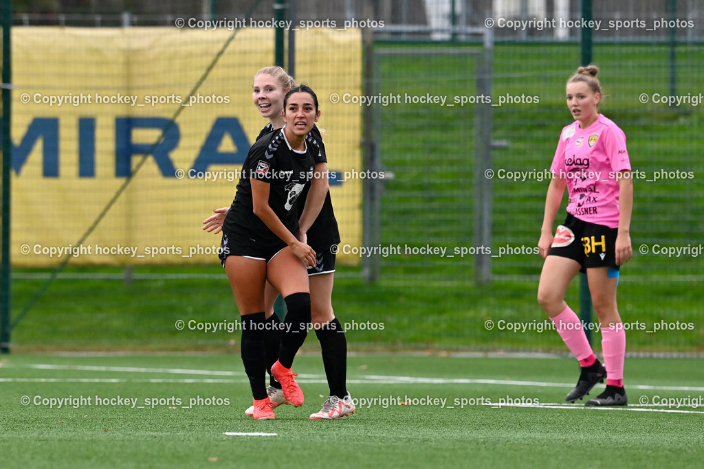 Liwodruck Carinthians Hornets vs. FC Pingau Saalfelden Frauen 29.10.2023  | Jubel FC Pingau Saalfelden Mannschaft, #17 Genesis Soraya Castrellon, #18 Peyton Taylor Chick, #8 Leni Eleanor Hassler