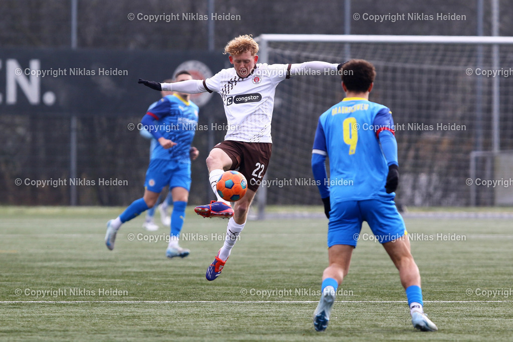 NH_FCStPauliU23_EintrachtBraunschweigU23_Testspiel_02022025 | #22 Marwin Schmitz (FC St. Pauli U23)Fußball I Herren I Testspiel I Saison 2024-2025 I FC St. Pauli U23 - Eintracht Braunschweig U23 I 02.02.2025 I Sportplatz Brummerskamp
