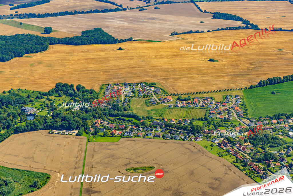 Luftbild Vs Google Maps  Groß Schwansee  Kalkhorst -Das Luftbild wurde 2025 vom UL-Flugzeug heraus erstellt ( keine Drohnenluftbilder ) - Hochauflösende Luftaufnahme -Nicht vergleichbar mit Google Maps oder Satelittenbilder- Die Geschenkidee !Mit Lizenz und Bildrechte bestellbar