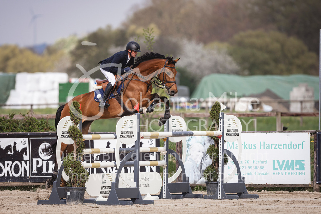 250416_M2-Springen-454 | Deine schönsten Turniermomente als professionelle Fotos! Entdecke hochwertige Pferdesport-Fotografie im Online-Shop. Jetzt Fotos finden & bestellen!