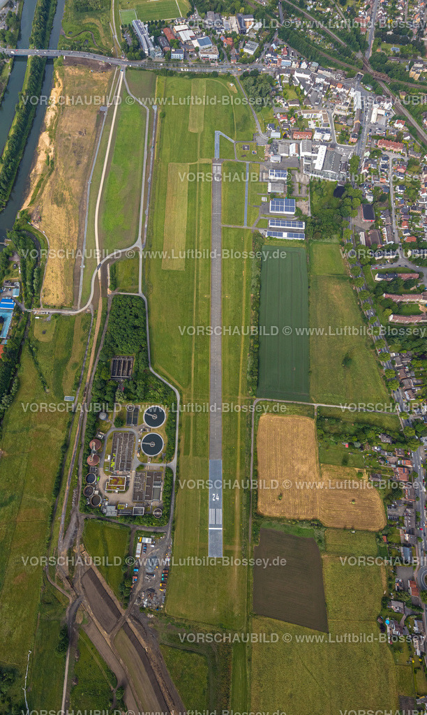 Hamm220601811 | Luftbild, Flugplatz Hamm-Lippewiesen, Start- und Landebahn, Flugplatzgebäude mit Solardach, Kläranlage Hamm Mattenbecke, Heessen, Hamm, Ruhrgebiet, Nordrhein-Westfalen, Deutschland