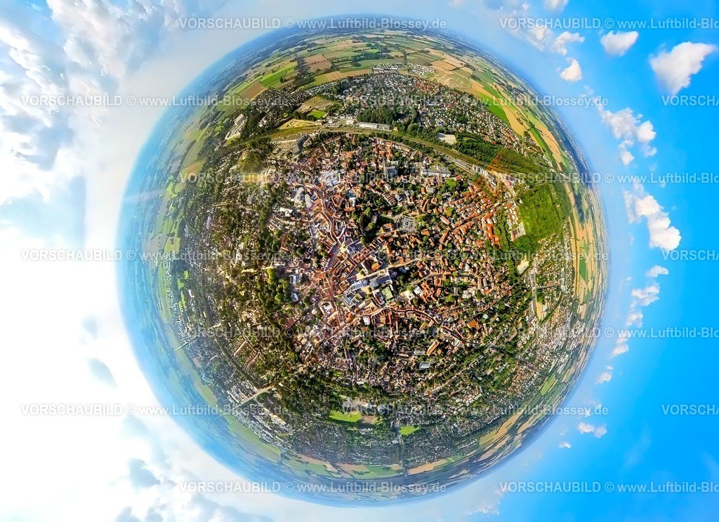 Soest230891044 Zentrum-topaz | Luftbild, Stadtansicht Soest, Zentrum und Altstadt mit St. Patrokli-Dom und St. Petri (Alde Kerke), Erdkugel, Fisheye Aufnahme, Fischaugen Aufnahme, 360 Grad Aufnahme, tiny world, Soest, Ruhrgebiet, Nordrhein-Westfalen, Deutschland