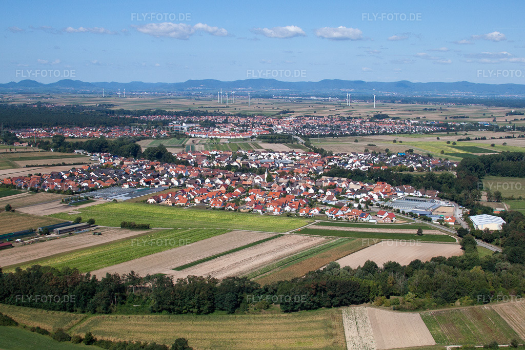 Luftbild: Ortsansicht der Straßen und Häuser von Kuhardt in Kuhardt im Bundesland Rheinland-Pfalz in Deutschland. Foto: IMG_20573.jpg vom 30.08.2009 durch Werner Riehm/FLY-FOTO.de